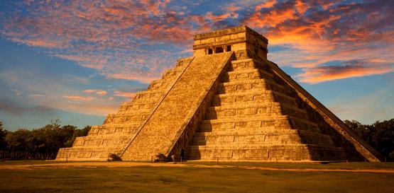 Pyramidy Chichén Itzá, Cobá a řev jaguárů 