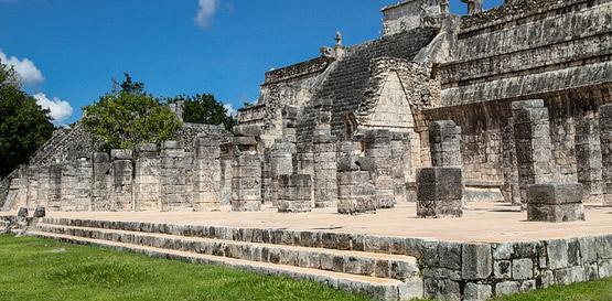Pyramidy Chichén Itzá, Cobá a řev jaguárů 